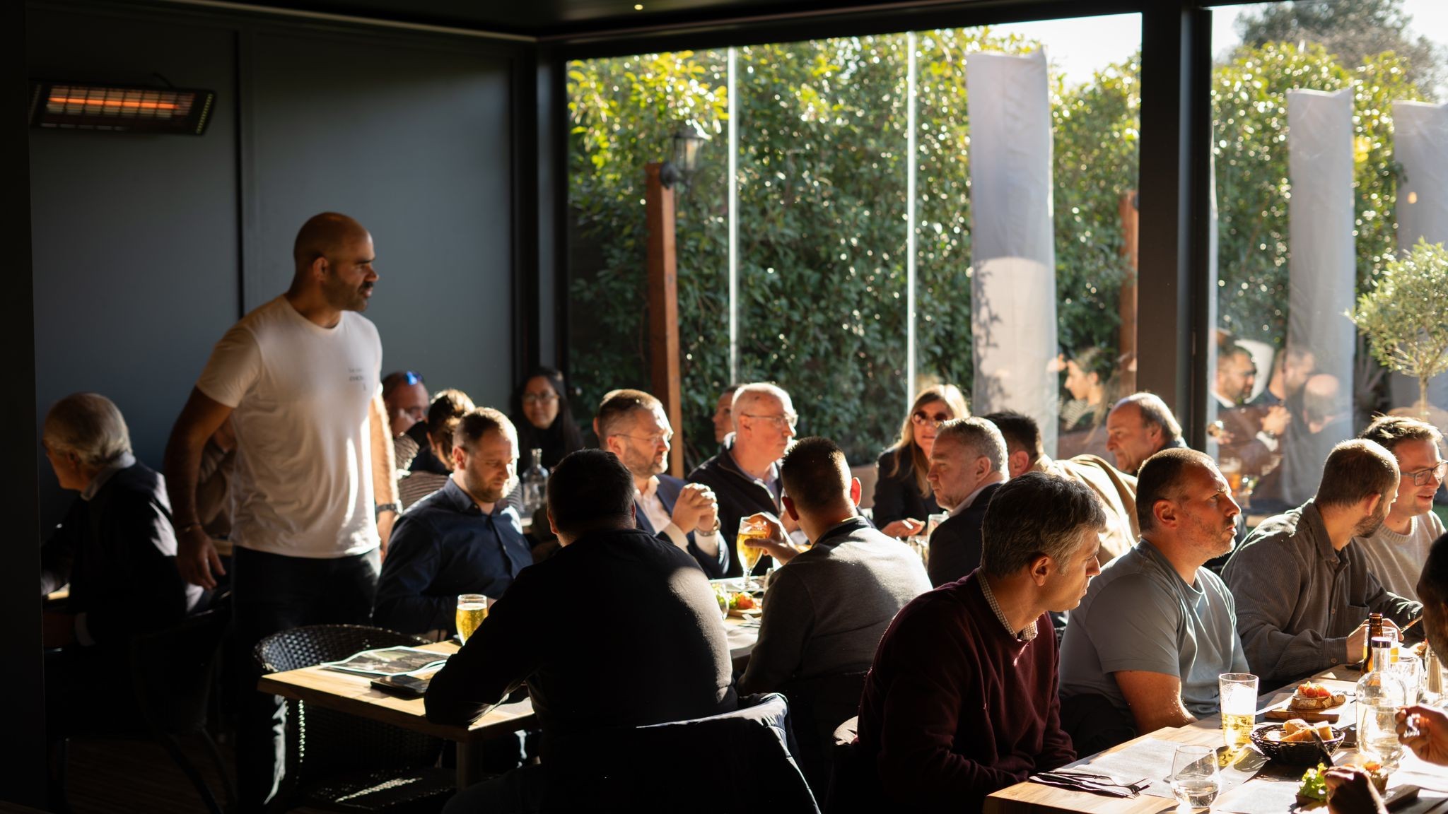 Salle restaurant pleine